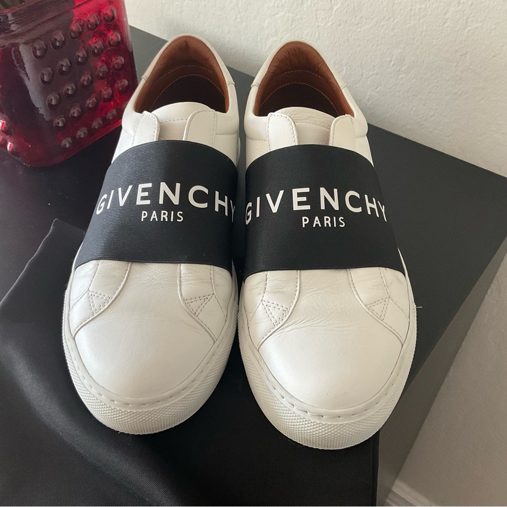 Givenchy Urban Street Knot Black and hire Logo Low Top Sneakers